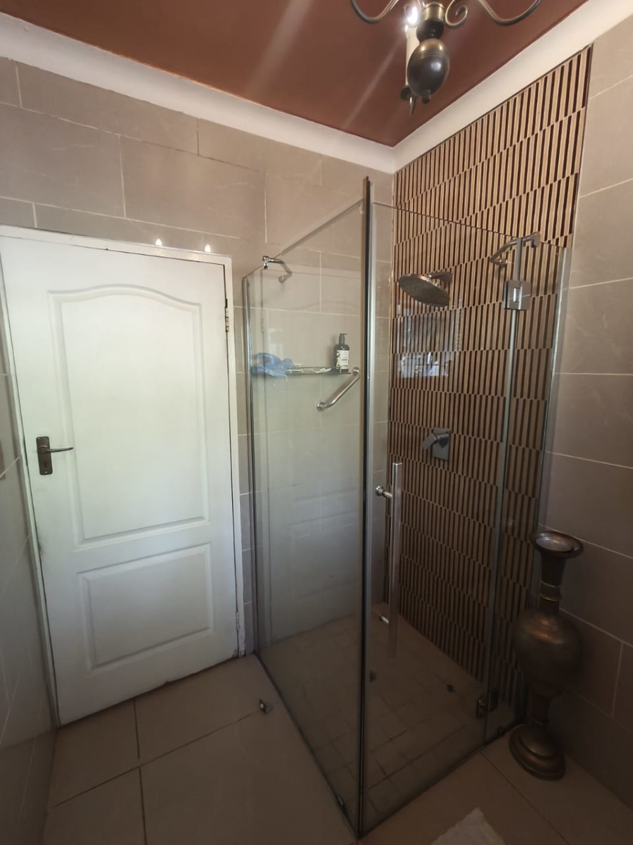 To Let 4 Bedroom Property for Rent in Kew Gauteng