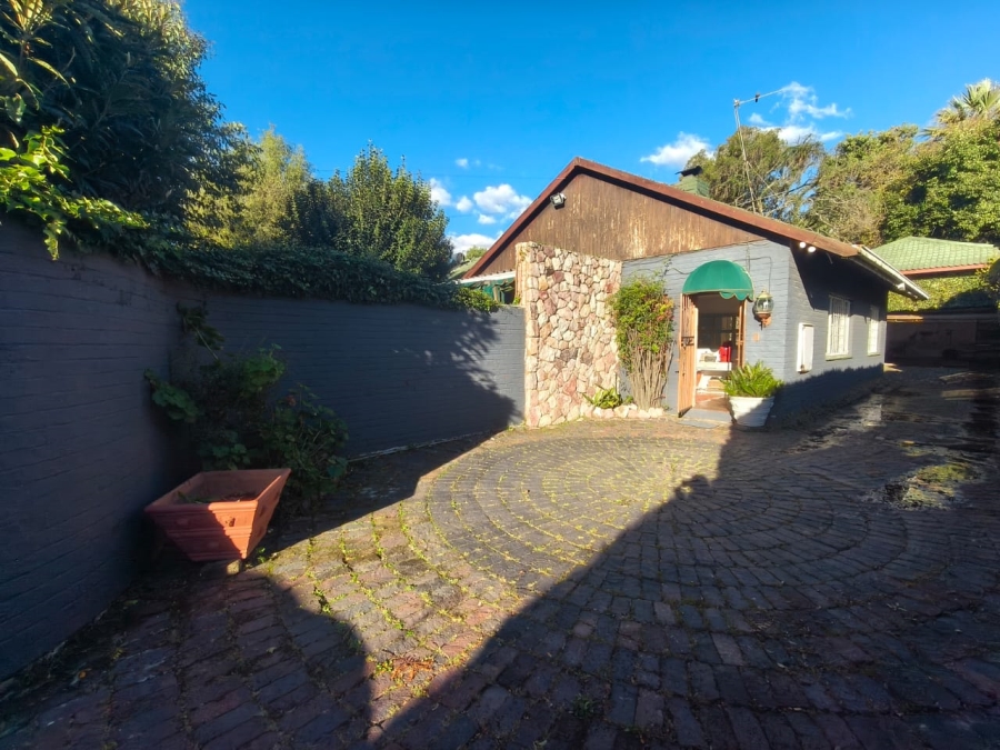 To Let 4 Bedroom Property for Rent in Kew Gauteng