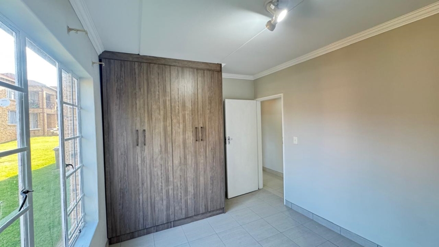 2 Bedroom Property for Sale in Erand Gardens Gauteng