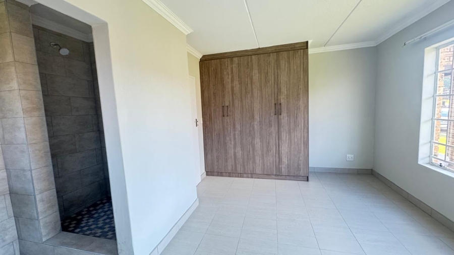 2 Bedroom Property for Sale in Erand Gardens Gauteng