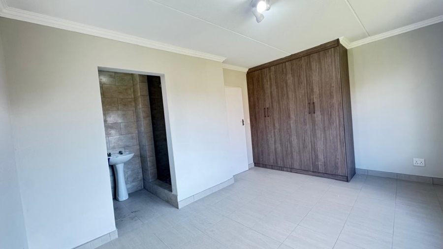 2 Bedroom Property for Sale in Erand Gardens Gauteng