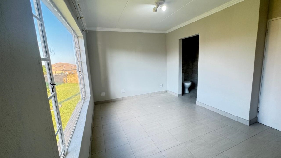 2 Bedroom Property for Sale in Erand Gardens Gauteng