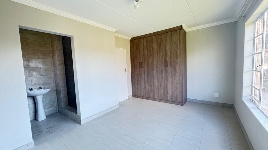 2 Bedroom Property for Sale in Erand Gardens Gauteng