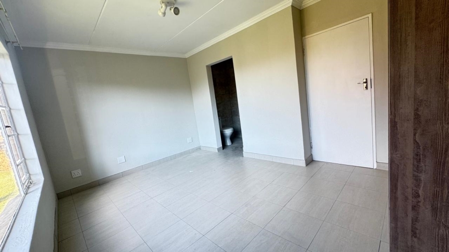 2 Bedroom Property for Sale in Erand Gardens Gauteng