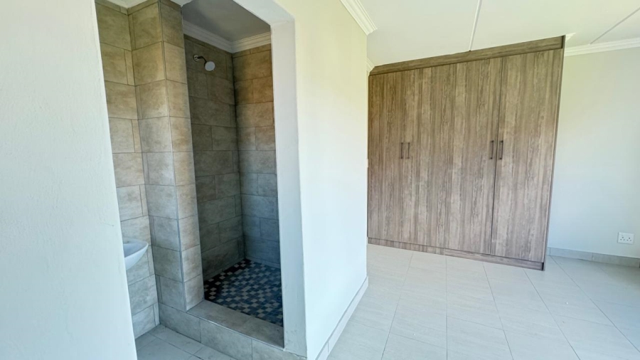 2 Bedroom Property for Sale in Erand Gardens Gauteng