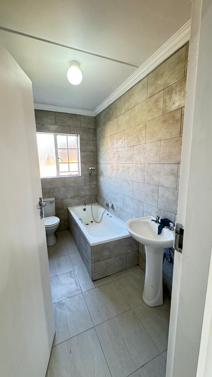 2 Bedroom Property for Sale in Erand Gardens Gauteng
