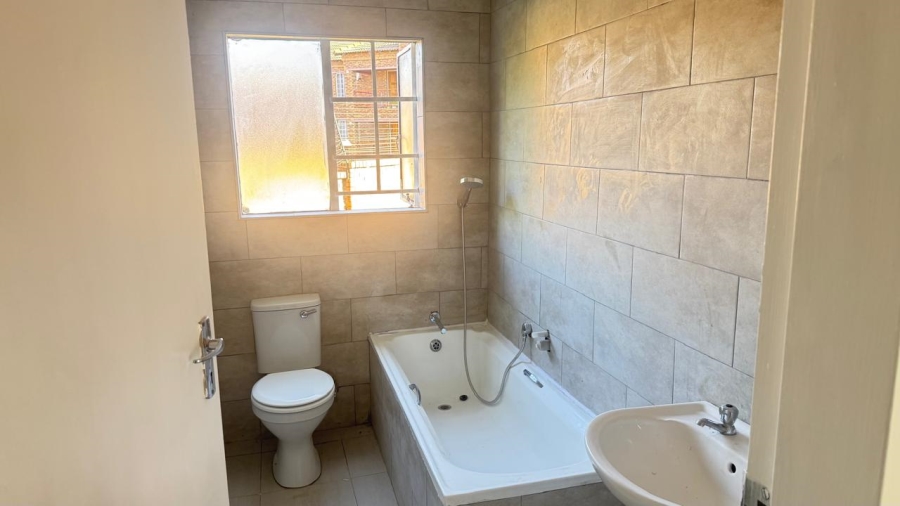 2 Bedroom Property for Sale in Erand Gardens Gauteng