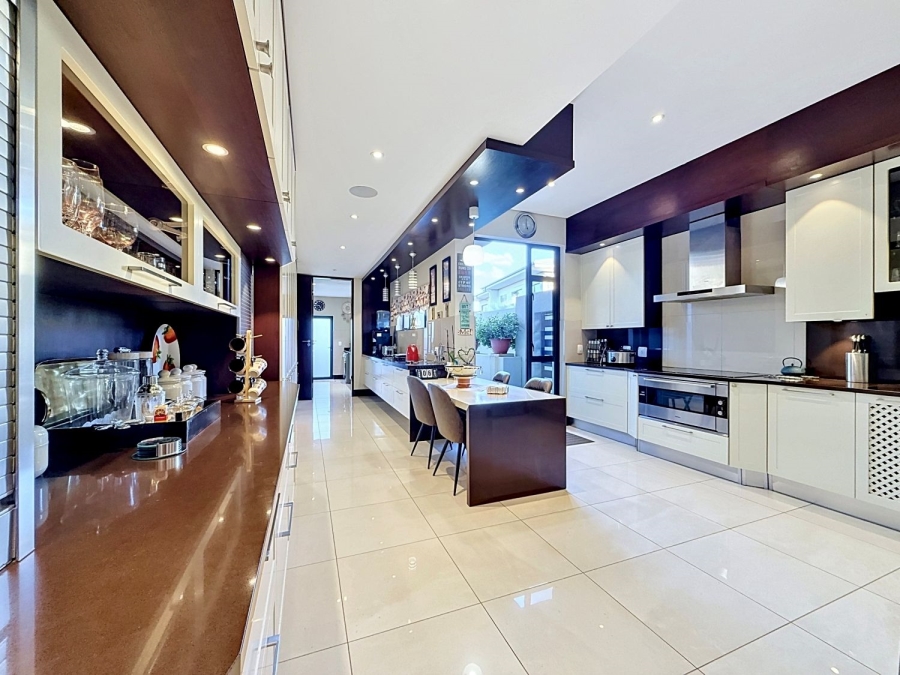 5 Bedroom Property for Sale in Lombardy Estate Gauteng