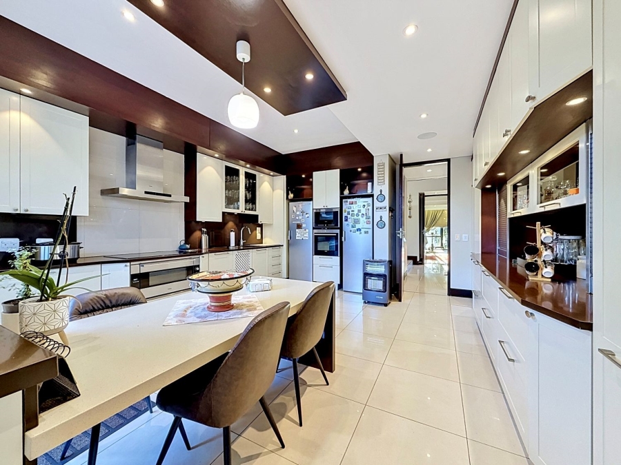 5 Bedroom Property for Sale in Lombardy Estate Gauteng