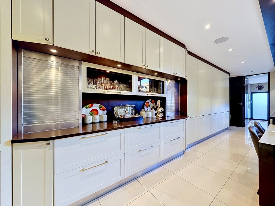 5 Bedroom Property for Sale in Lombardy Estate Gauteng