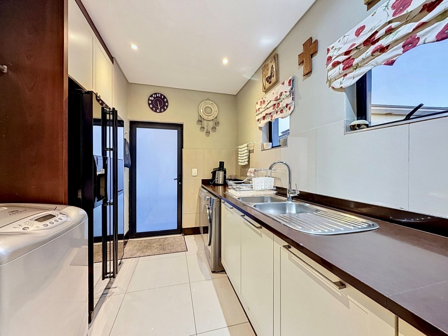 5 Bedroom Property for Sale in Lombardy Estate Gauteng