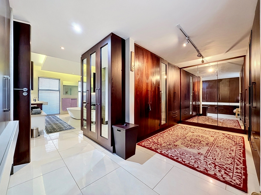 5 Bedroom Property for Sale in Lombardy Estate Gauteng