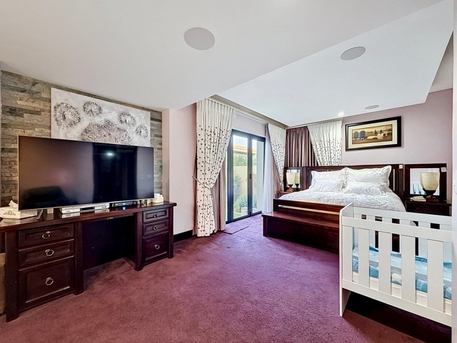 5 Bedroom Property for Sale in Lombardy Estate Gauteng