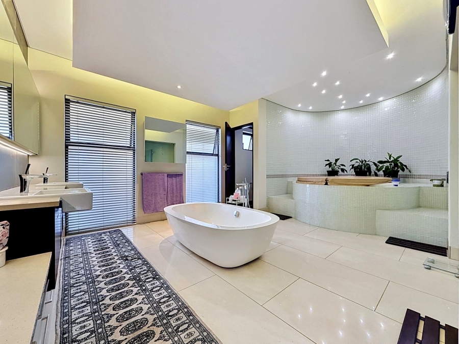 5 Bedroom Property for Sale in Lombardy Estate Gauteng
