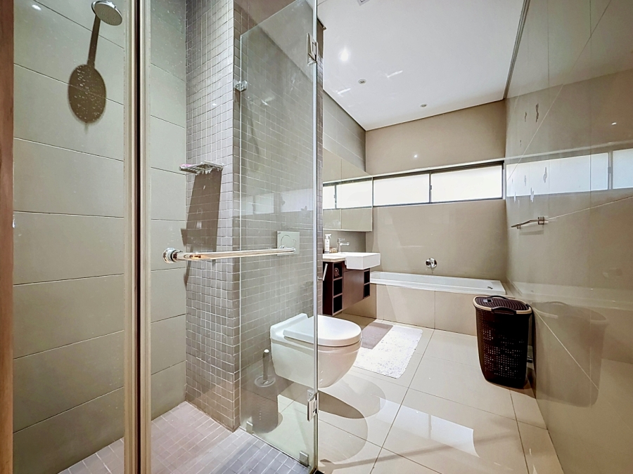 5 Bedroom Property for Sale in Lombardy Estate Gauteng