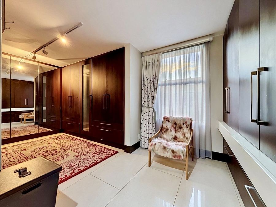 5 Bedroom Property for Sale in Lombardy Estate Gauteng