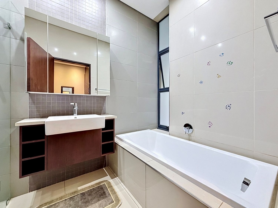 5 Bedroom Property for Sale in Lombardy Estate Gauteng