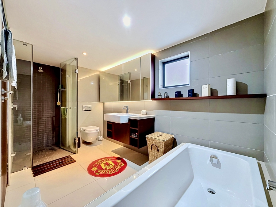 5 Bedroom Property for Sale in Lombardy Estate Gauteng