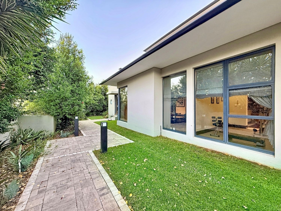 5 Bedroom Property for Sale in Lombardy Estate Gauteng