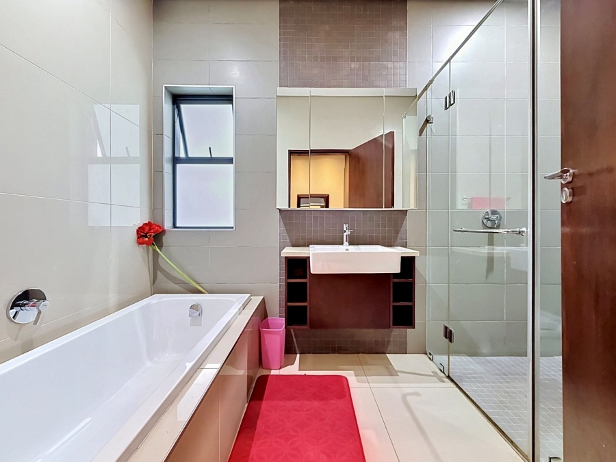 5 Bedroom Property for Sale in Lombardy Estate Gauteng