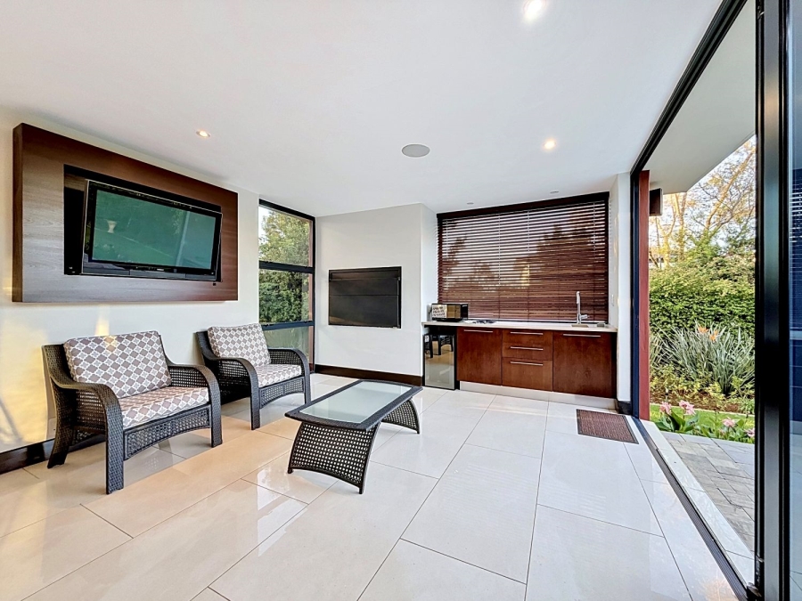 5 Bedroom Property for Sale in Lombardy Estate Gauteng