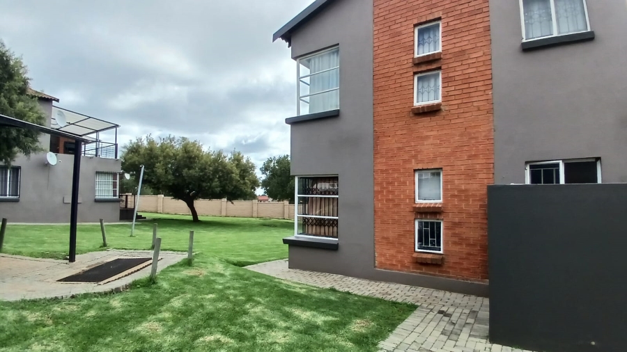 2 Bedroom Property for Sale in Willowbrook Gauteng