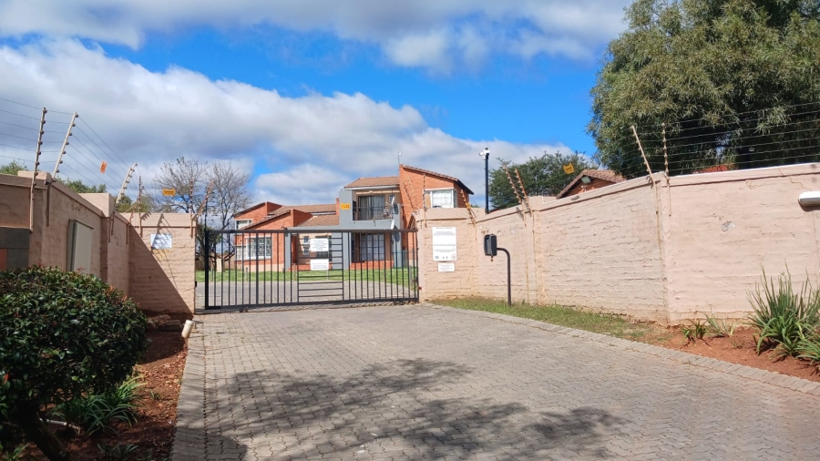 2 Bedroom Property for Sale in Willowbrook Gauteng