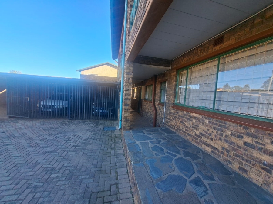 1 Bedroom Property for Sale in Lewisham Gauteng