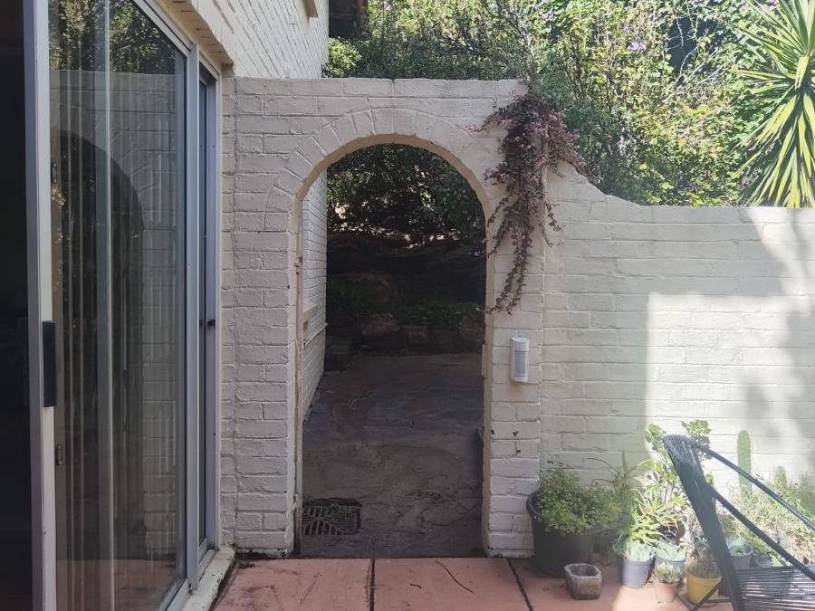 To Let 1 Bedroom Property for Rent in Kloofendal Gauteng
