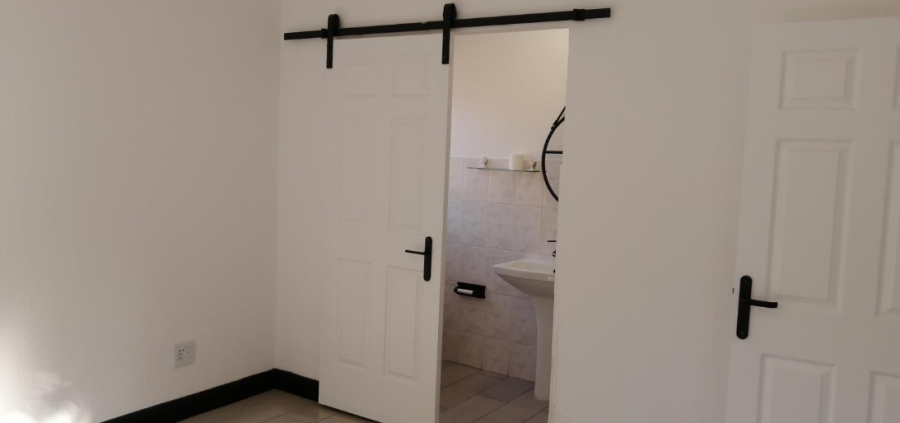 To Let 2 Bedroom Property for Rent in North Riding Gauteng