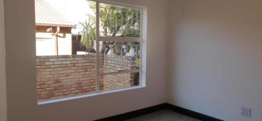 To Let 2 Bedroom Property for Rent in North Riding Gauteng