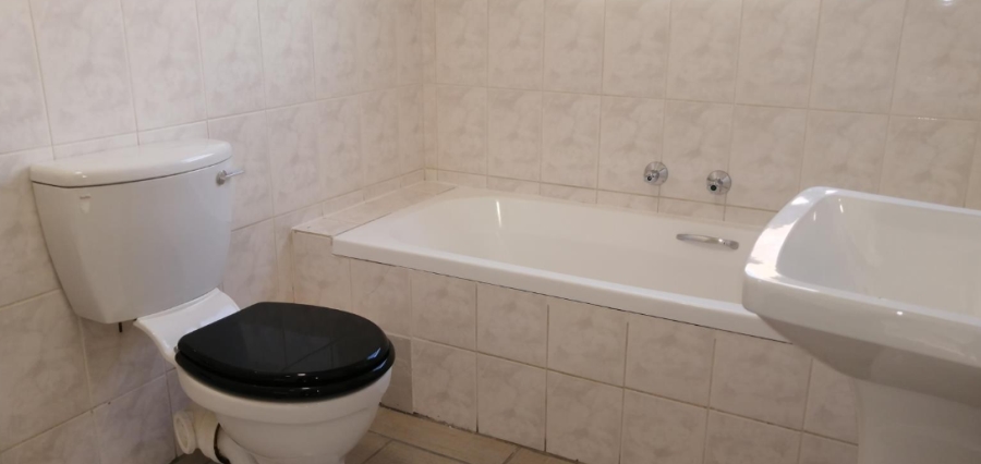 To Let 2 Bedroom Property for Rent in North Riding Gauteng