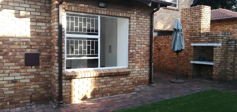 To Let 2 Bedroom Property for Rent in North Riding Gauteng
