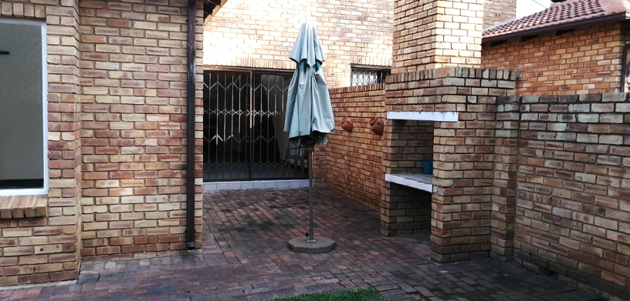 To Let 2 Bedroom Property for Rent in North Riding Gauteng