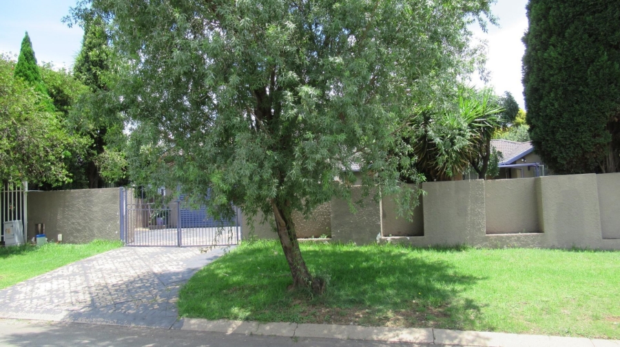 3 Bedroom Property for Sale in Albertsdal Gauteng