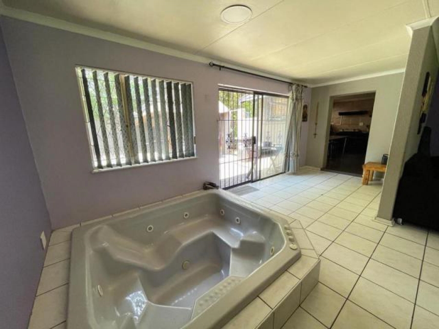 3 Bedroom Property for Sale in Albertsdal Gauteng