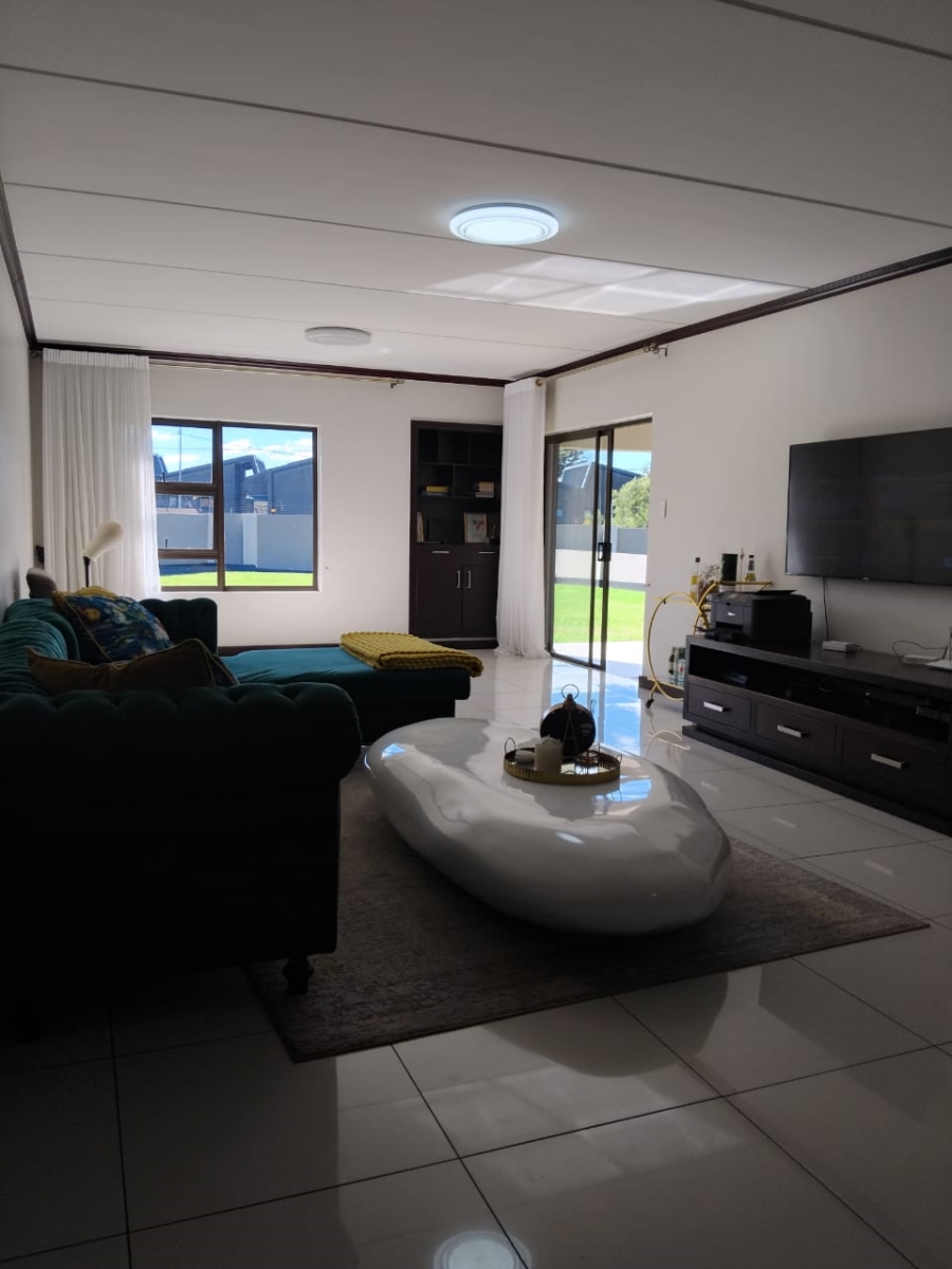 To Let 3 Bedroom Property for Rent in Fourways Gauteng