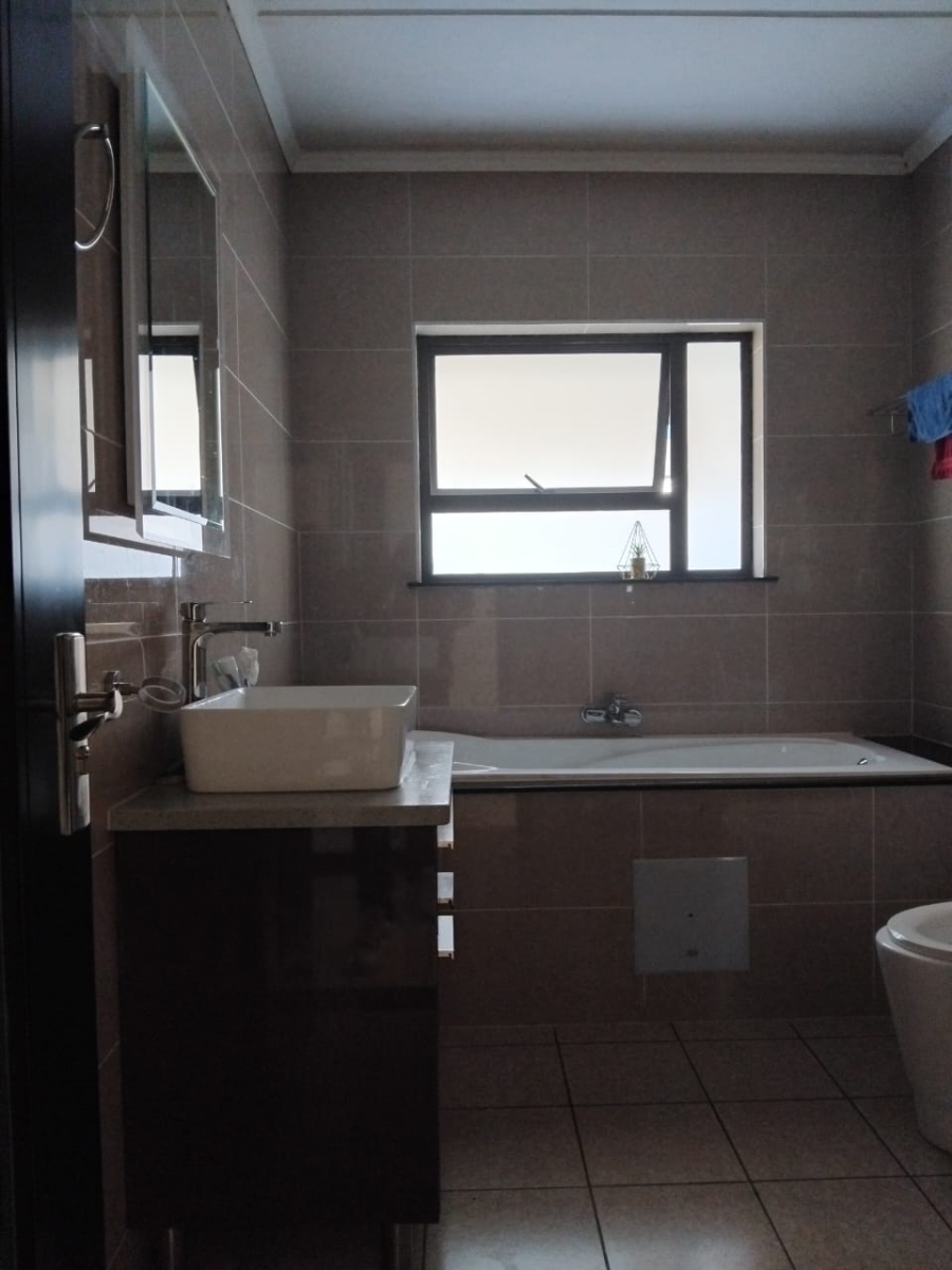 To Let 3 Bedroom Property for Rent in Fourways Gauteng