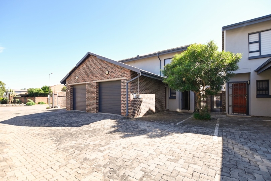 2 Bedroom Property for Sale in Doornpoort Gauteng