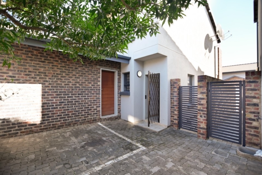 2 Bedroom Property for Sale in Doornpoort Gauteng