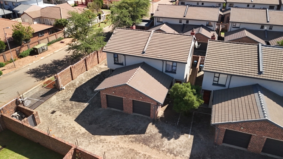 2 Bedroom Property for Sale in Doornpoort Gauteng