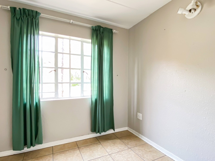To Let 2 Bedroom Property for Rent in Magalieskruin Gauteng