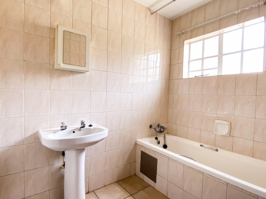 To Let 2 Bedroom Property for Rent in Magalieskruin Gauteng