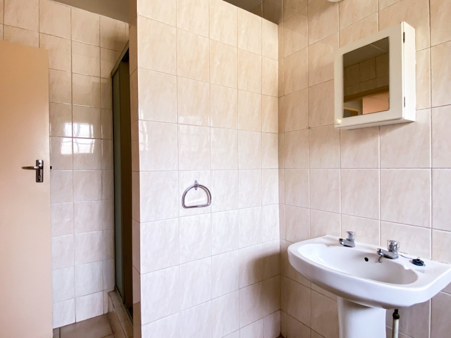 To Let 2 Bedroom Property for Rent in Magalieskruin Gauteng