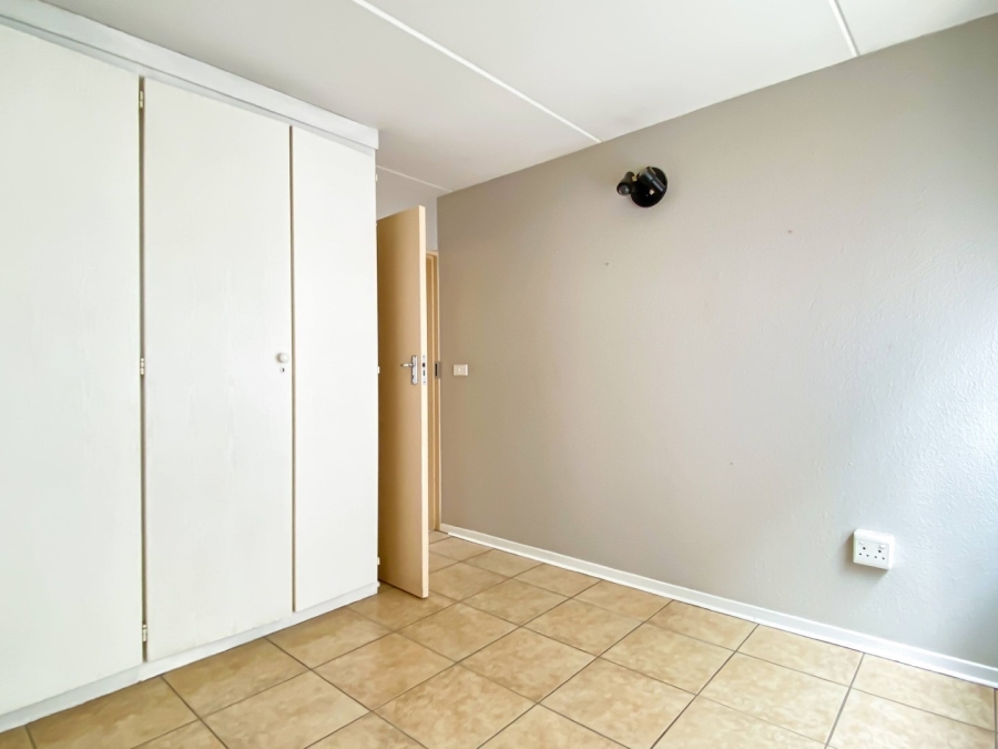 To Let 2 Bedroom Property for Rent in Magalieskruin Gauteng