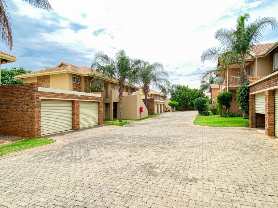 To Let 2 Bedroom Property for Rent in Magalieskruin Gauteng