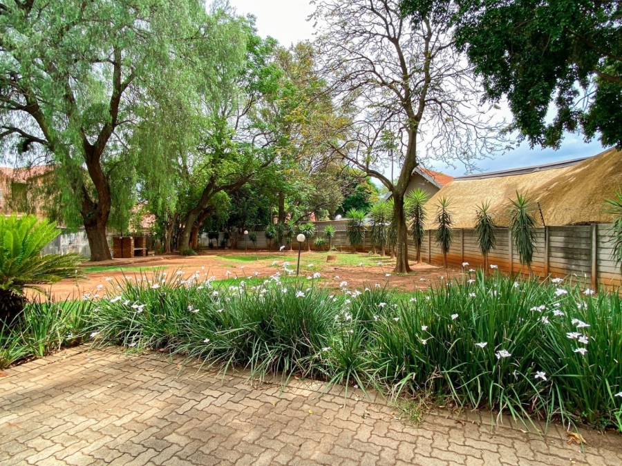 To Let 2 Bedroom Property for Rent in Magalieskruin Gauteng