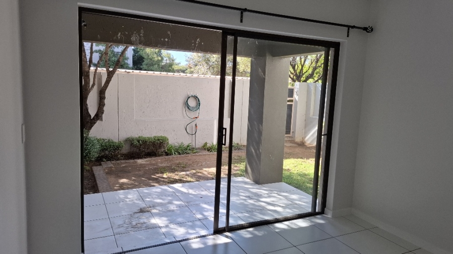 To Let 1 Bedroom Property for Rent in Fourways Gauteng