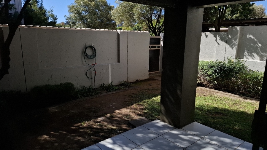 To Let 1 Bedroom Property for Rent in Fourways Gauteng