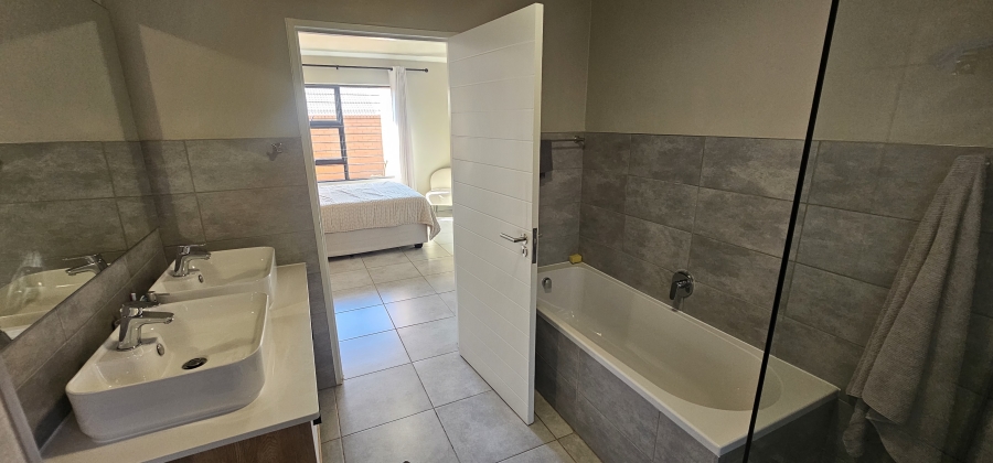 To Let 2 Bedroom Property for Rent in Boardwalk Villas Gauteng